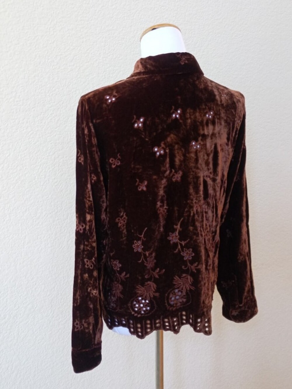 ECI vintage 1990s chocolate brown crushed velvet button-front blouse - Picture 5 of 7
